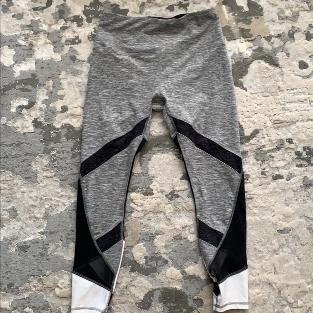 Cropped Active Leggings with Mesh